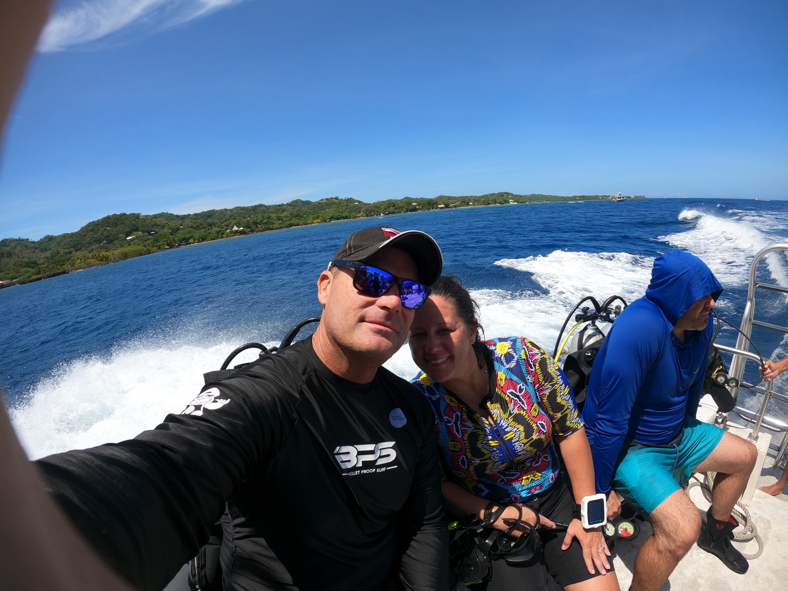 Hammerhead Scuba divers enjoying a boat dive day
